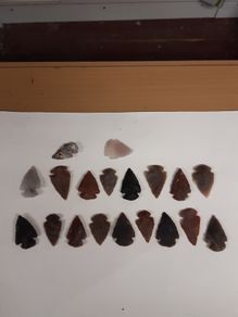 Arrow points flint