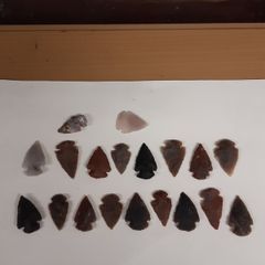 Arrow points flint