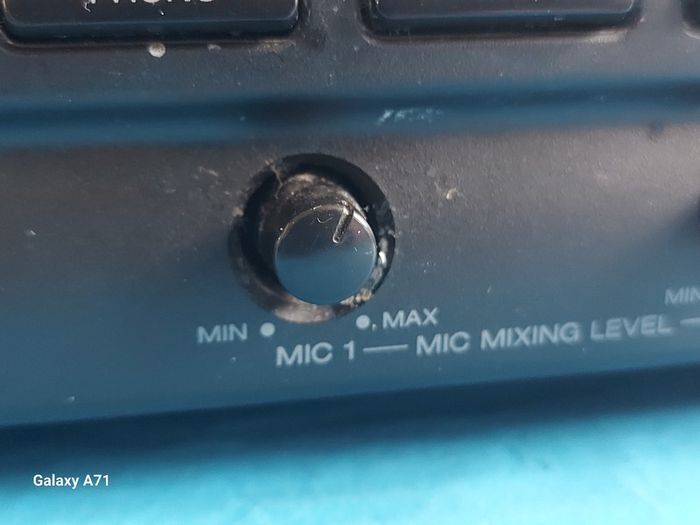 AIWA Stereo Integrated Amplifier Model No. MX-Z9400MK, with 2 large AIWA Speakers, Model No, 8X-Z9400, Impedance 6ohms, in excellent condition