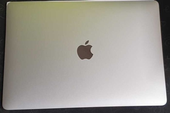 MacBook Pro 13" 2020 | Apple M1 | 8GB RAM | 500GB Storage | Retina Display