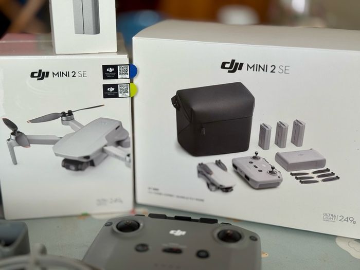 DJI Mini 2 SE drone bundle. (Fly more combo)