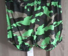Made in Italy shorts camouflage look fits s sm
