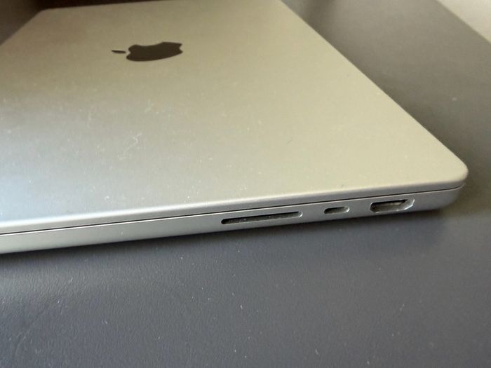 MacBook Pro 14 inch M1 16GB RAM 512GB SSD Silver