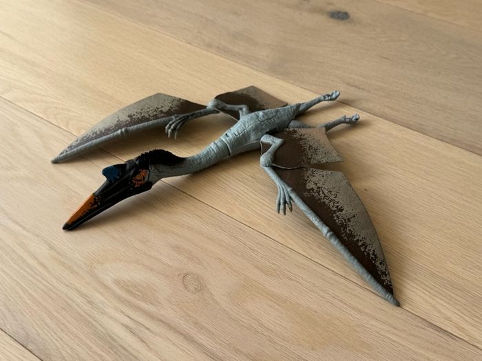 Jurassic World Dominion Massive Action Quetzalcoatlus Dinosaur Action Figure with Attack Movement
