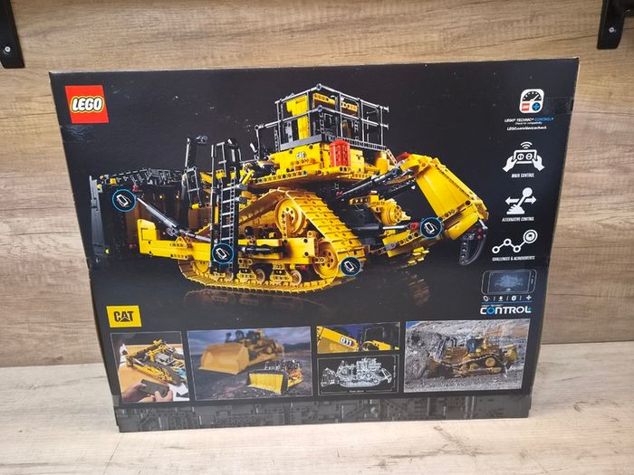 Lego Technic 42131 Cat D11 Bulldozer