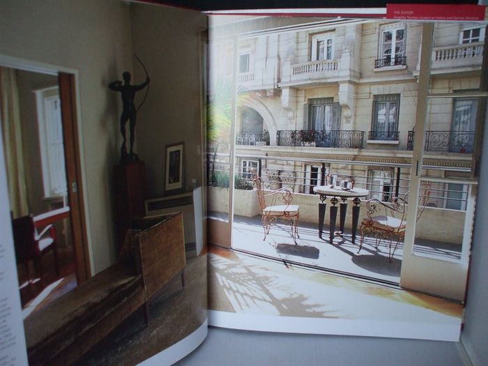 SALE!  LIVING IN ARGENTINA - text in English, German and French