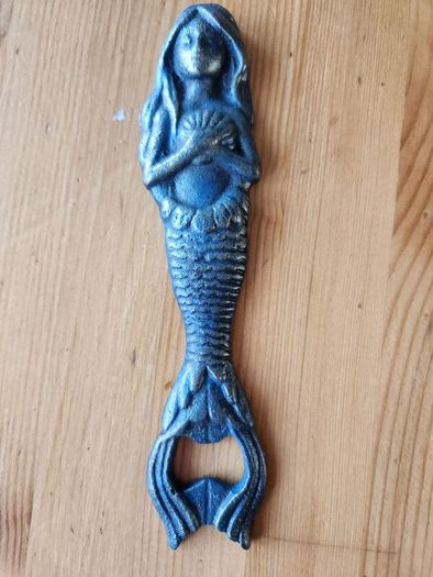 8 Items. 4 X Cast Metal Bottle Openers, A Cast Wallmounted Celtic Cross, 3 Harps For Decorative Purposes.