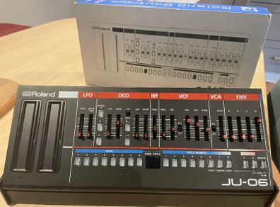 Roland JU06