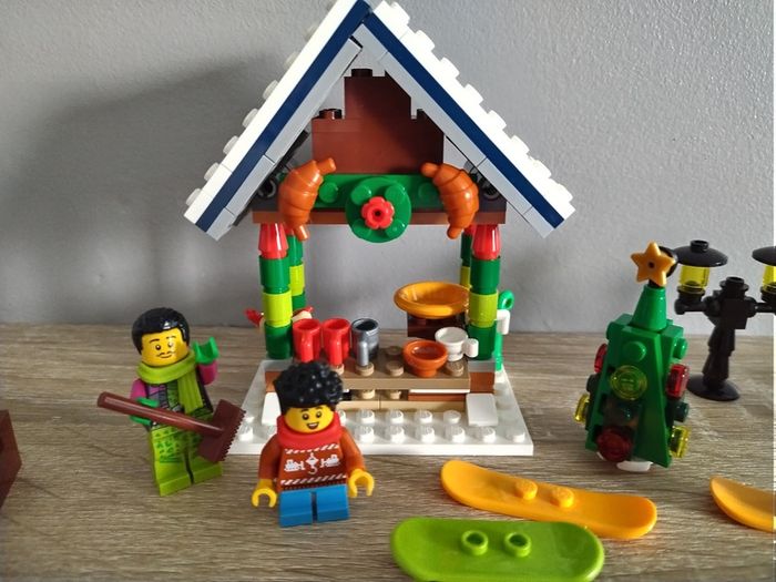 LEGO Winter Village Accessories and Mini Figures Bundle 1