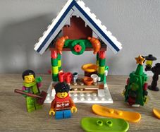 LEGO Winter Village Accessories and Mini Figures Bundle 1
