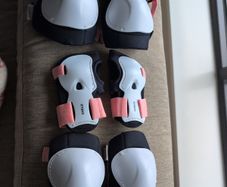 Kids Oxelo knee pads, elbow pads and wrists pads