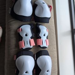 Kids Oxelo knee pads, elbow pads and wrists pads