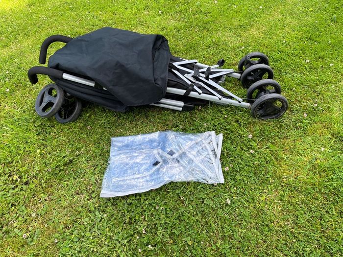 Joie Lightweight foldable stroller with rain cover