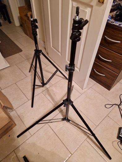 NEEWER, 2 Photography Tripods and feet and also 5ft circular Silver Light enhancer all in new condition and in lovely cases