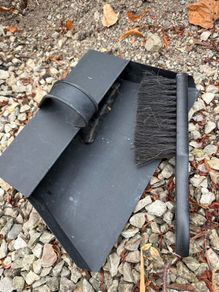 Dustpan and brush for fireplace