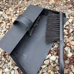 Dustpan and brush for fireplace