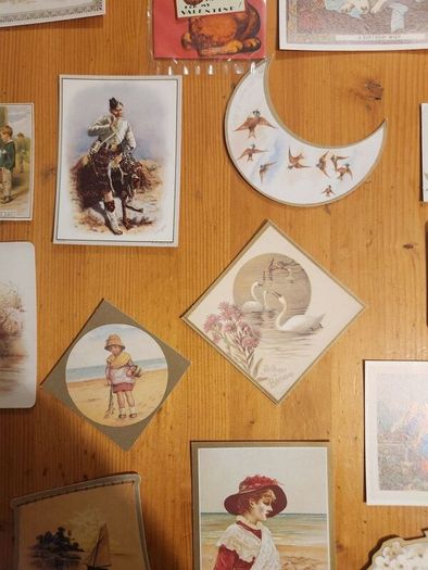 Beautiful Set Of 25 Reproduction  Vicorian Greeting Cards Of The Period 1860-1890 In Presentation Box. In Very Good Condition.