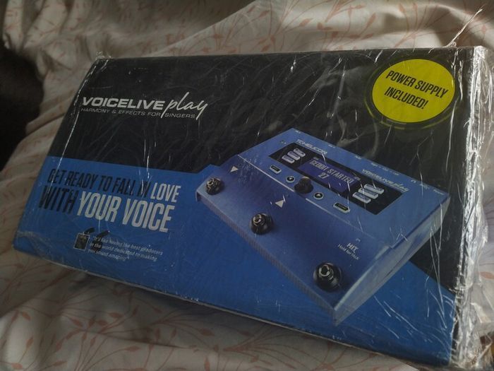 TC Helicon Voice Live Play Vocal Harmony & Multi-Effects Processor Pedal