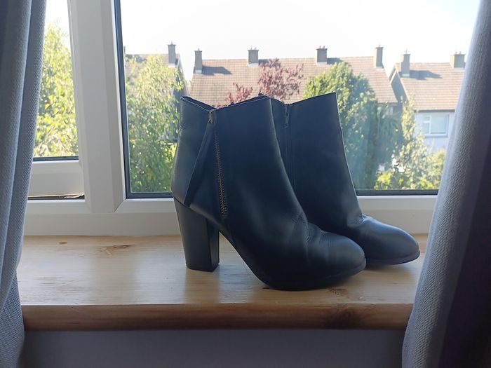 Leather boots size 41 (uk 7)
