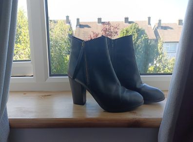 Leather boots size 41 (uk 7)