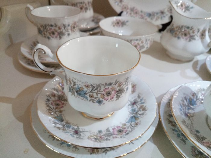 Vintage 21 pieces Tea Set Paragon Meadowvale Bone China