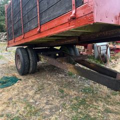 Tipping trailer 127