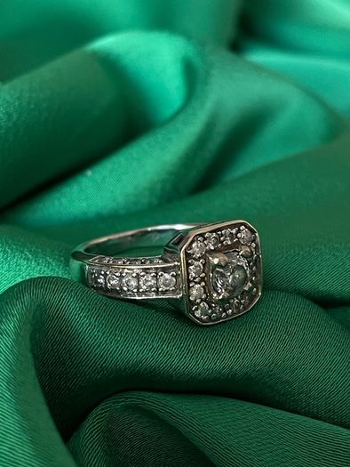 Antique White gold and diamond ring