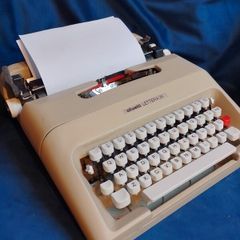 Vintage Olivetti Lettera 35 Portable Typewriter with Hard Case