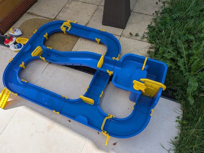 Water play toy