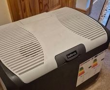 Caravan camper car portable cooler 12v 230v fridge
