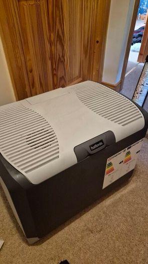 Caravan camper car portable cooler 12v 230v fridge