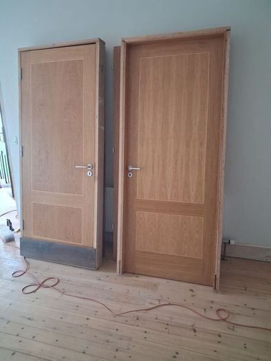 Oak Doors, solid oak frames, architrave and skirting.