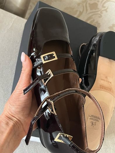 Alohas shoes size 38 /5 . New