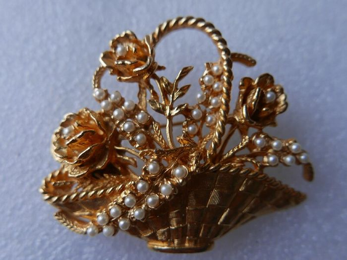 Vintage Floral Basket Brooch with  Pearls, Delicate Brooch