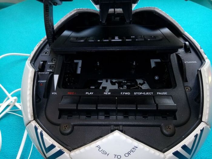 Vintage Umbro Radio Casette Ball