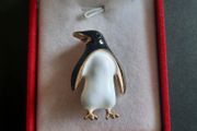 Enamel Penguin Brooch Pin | Gold Tone Animal Lapel Pin Cute Arctic Bird Jewelry Gift for Nature Lover (X06)