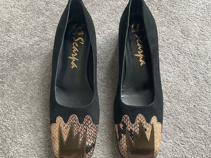 Stunning black suede and metallic bronze pumps with python like by Spanish designer Paco Herrero.