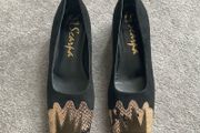 Stunning black suede and metallic bronze pumps with python like by Spanish designer Paco Herrero.