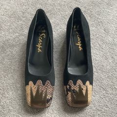 Stunning black suede and metallic bronze pumps with python like by Spanish designer Paco Herrero.