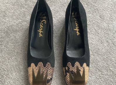 Stunning black suede and metallic bronze pumps with python like by Spanish designer Paco Herrero.