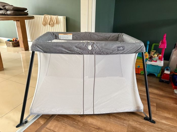 Travel cot