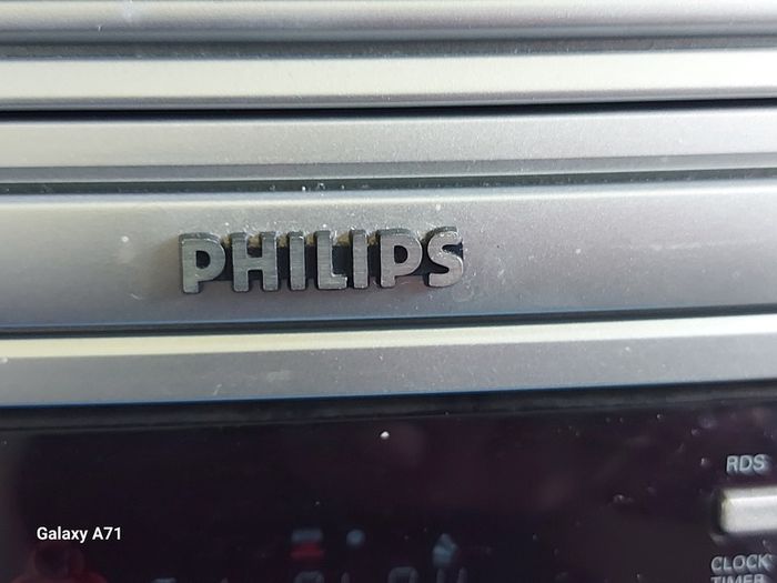 Philips Hi-Fi System, Model FW 396C-22, 3 CD Changer, Dual Tape Deck, Tuner and Aux, in very good condition