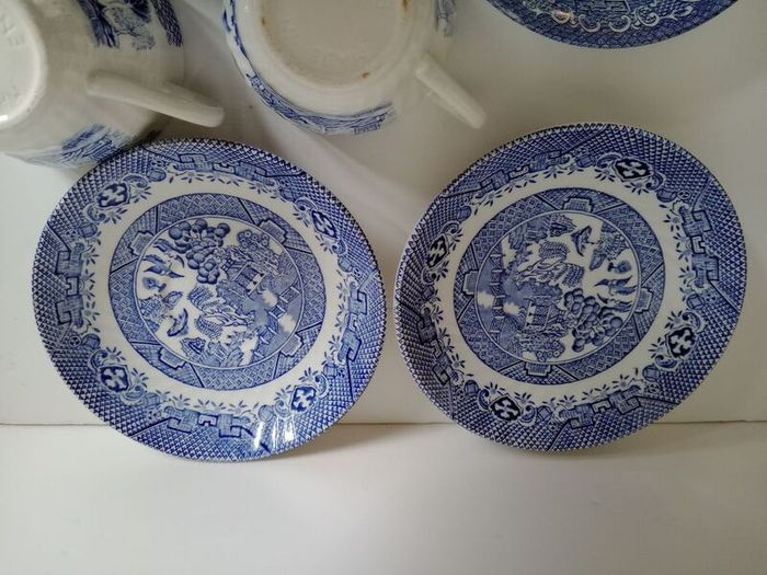 vintage willow cups, saucers and bowl, blue willow cups
