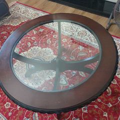 Round coffee table