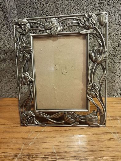 metal frame and glass  bowl