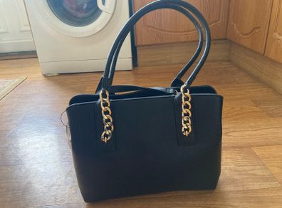 Women's Black Hand Bag.