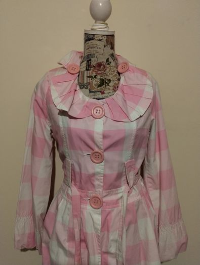 Beautiful pink & white Belted Coat, New With Tags