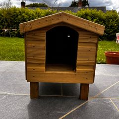 Cat box - outdoor kennel (may suit v small dog)