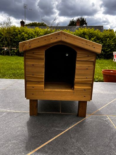 Cat box - outdoor kennel (may suit v small dog)