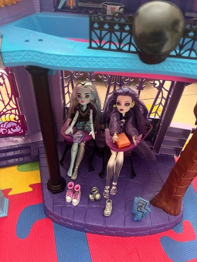 Monster High Playset Haunted High School